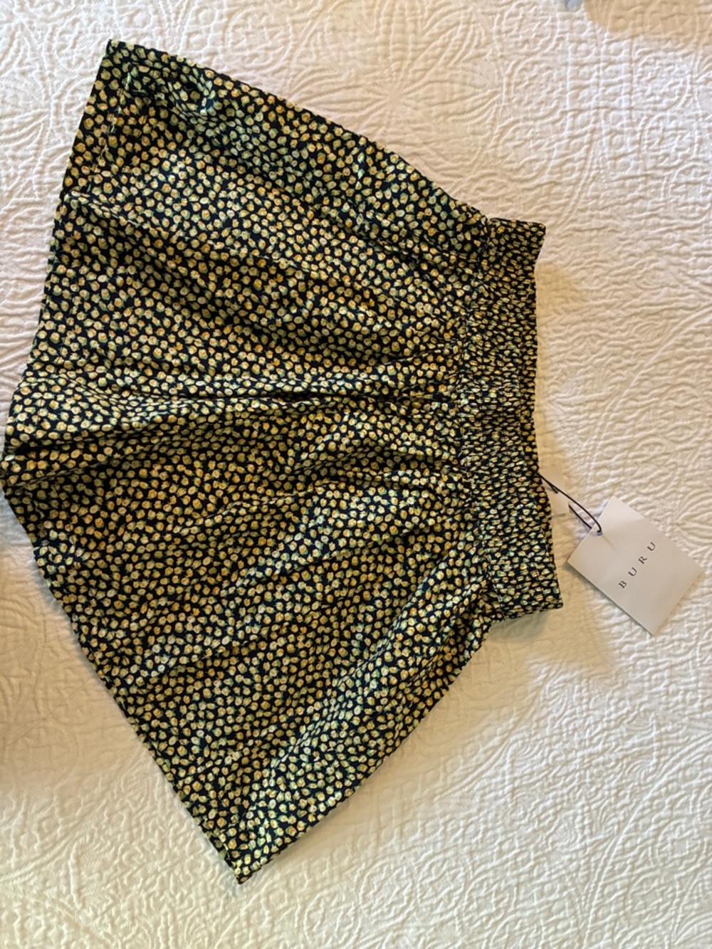 NWOT Buru mod top and everyday short set, yellow rose, size Small - Picture 6 of 7